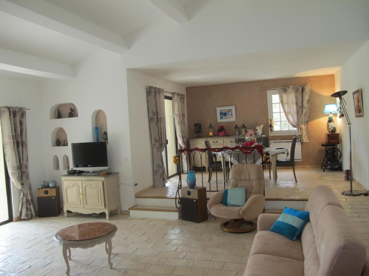 L'Oustau De Bigatie Bed & Breakfast ลอมเบสค์ ภายนอก รูปภาพ