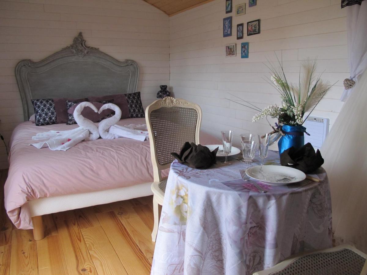L'Oustau De Bigatie Bed & Breakfast ลอมเบสค์ ภายนอก รูปภาพ