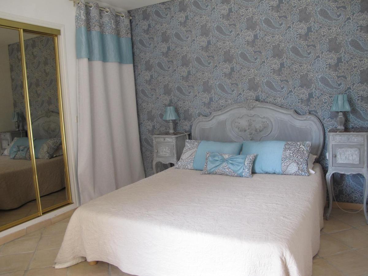 L'Oustau De Bigatie Bed & Breakfast ลอมเบสค์ ภายนอก รูปภาพ