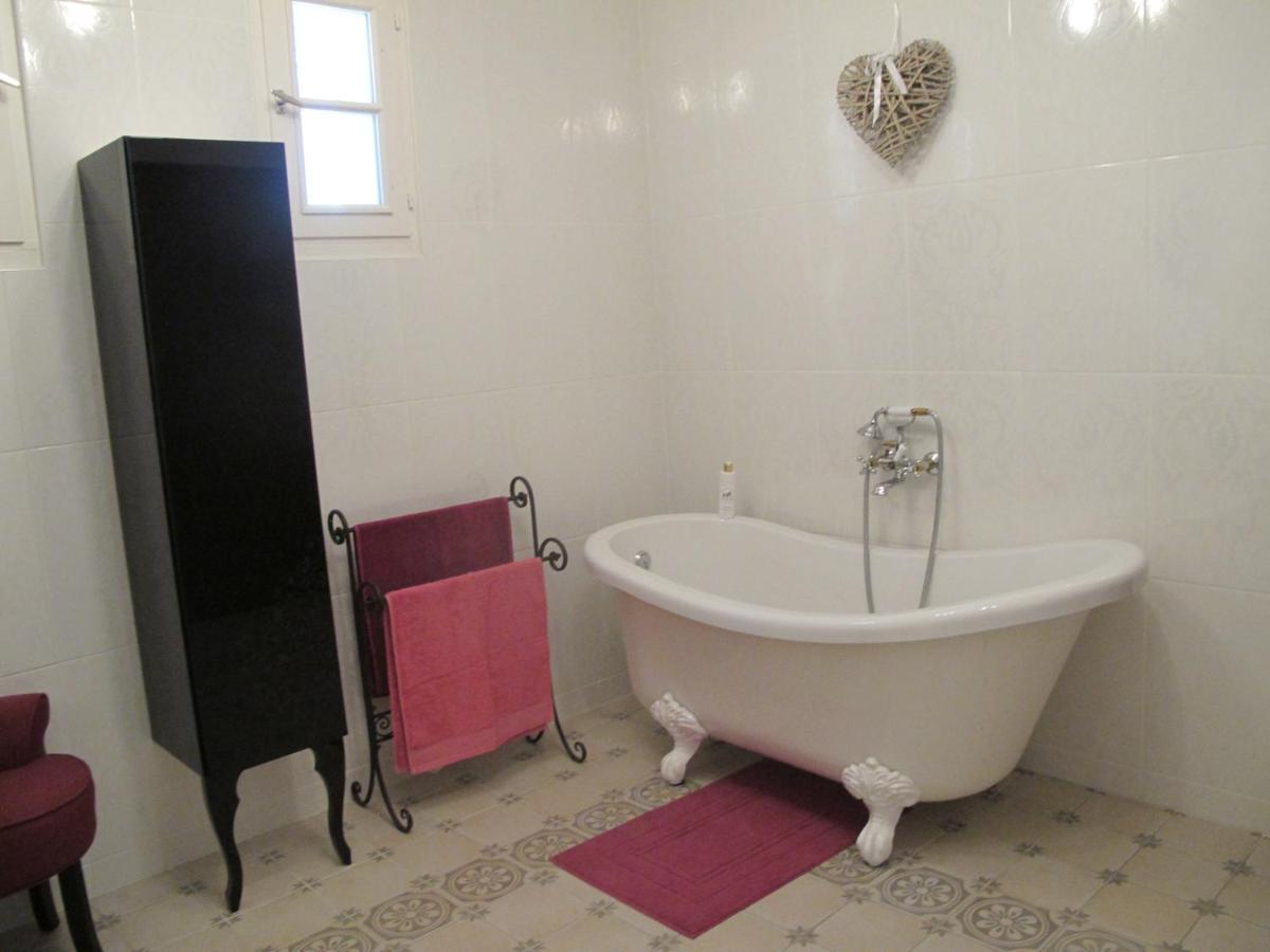 L'Oustau De Bigatie Bed & Breakfast ลอมเบสค์ ภายนอก รูปภาพ