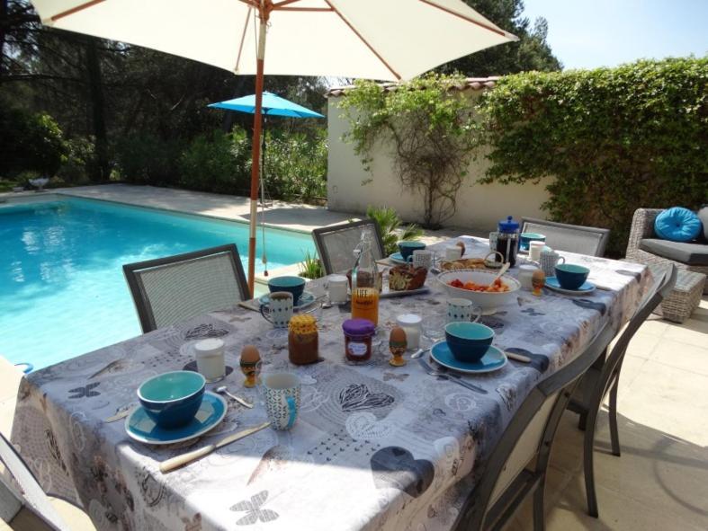 L'Oustau De Bigatie Bed & Breakfast ลอมเบสค์ ภายนอก รูปภาพ